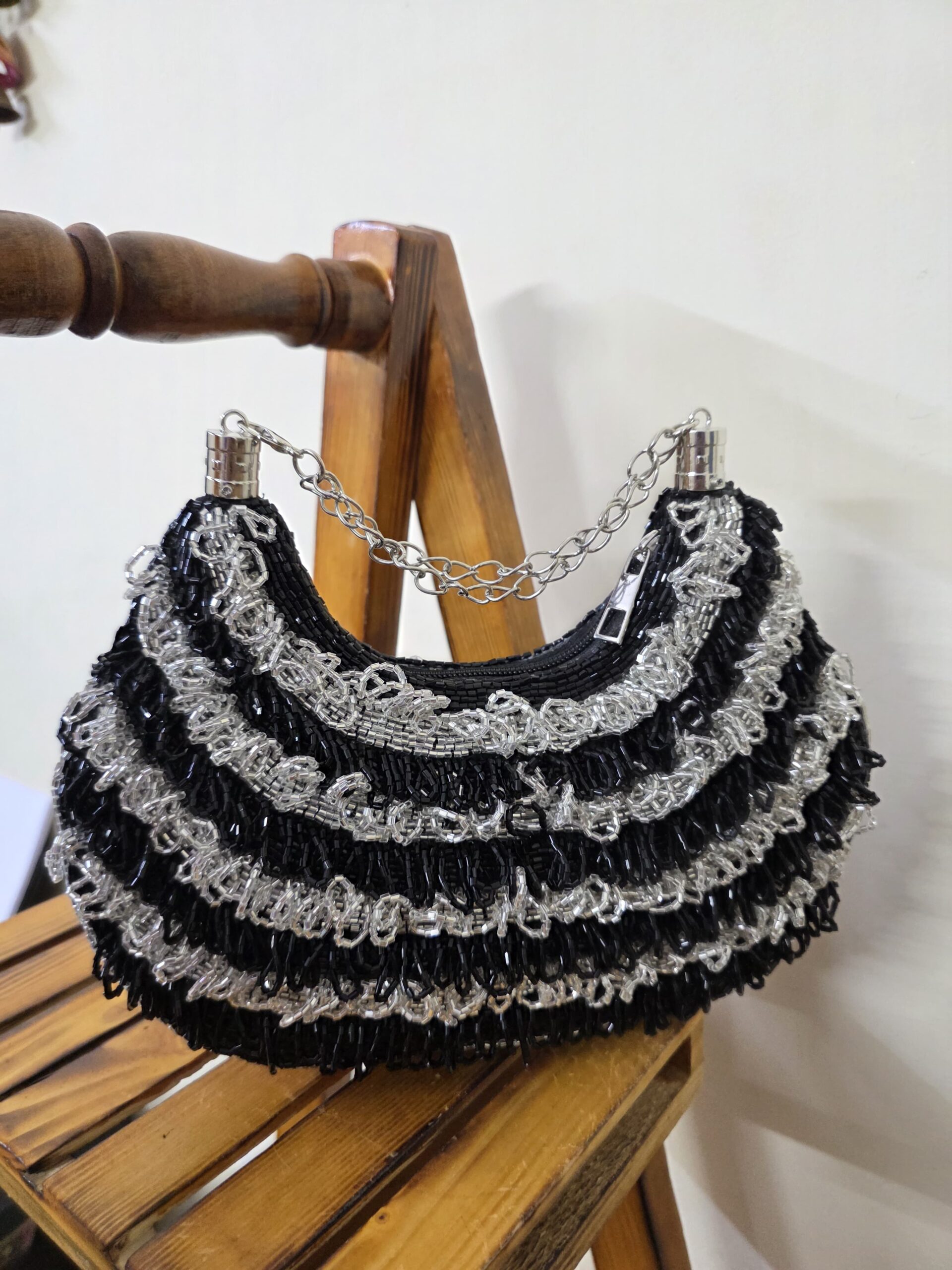 ✨ Golden Wave Sequin Handbag ✨ - Image 2