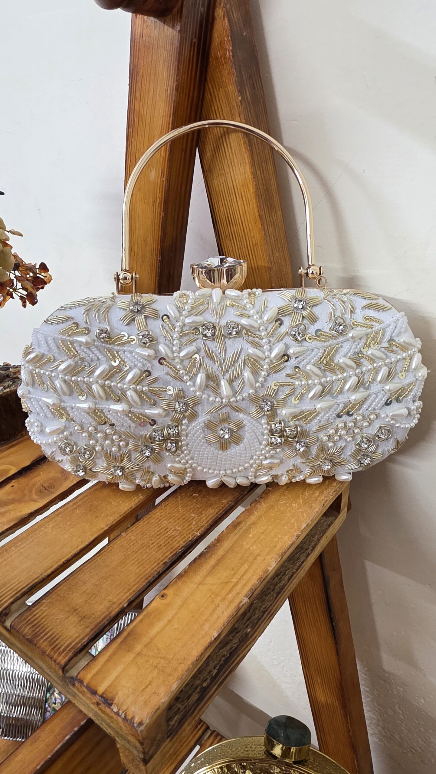 🤍 Regal Ivory Embroidered Handbag 🤍 - Image 5