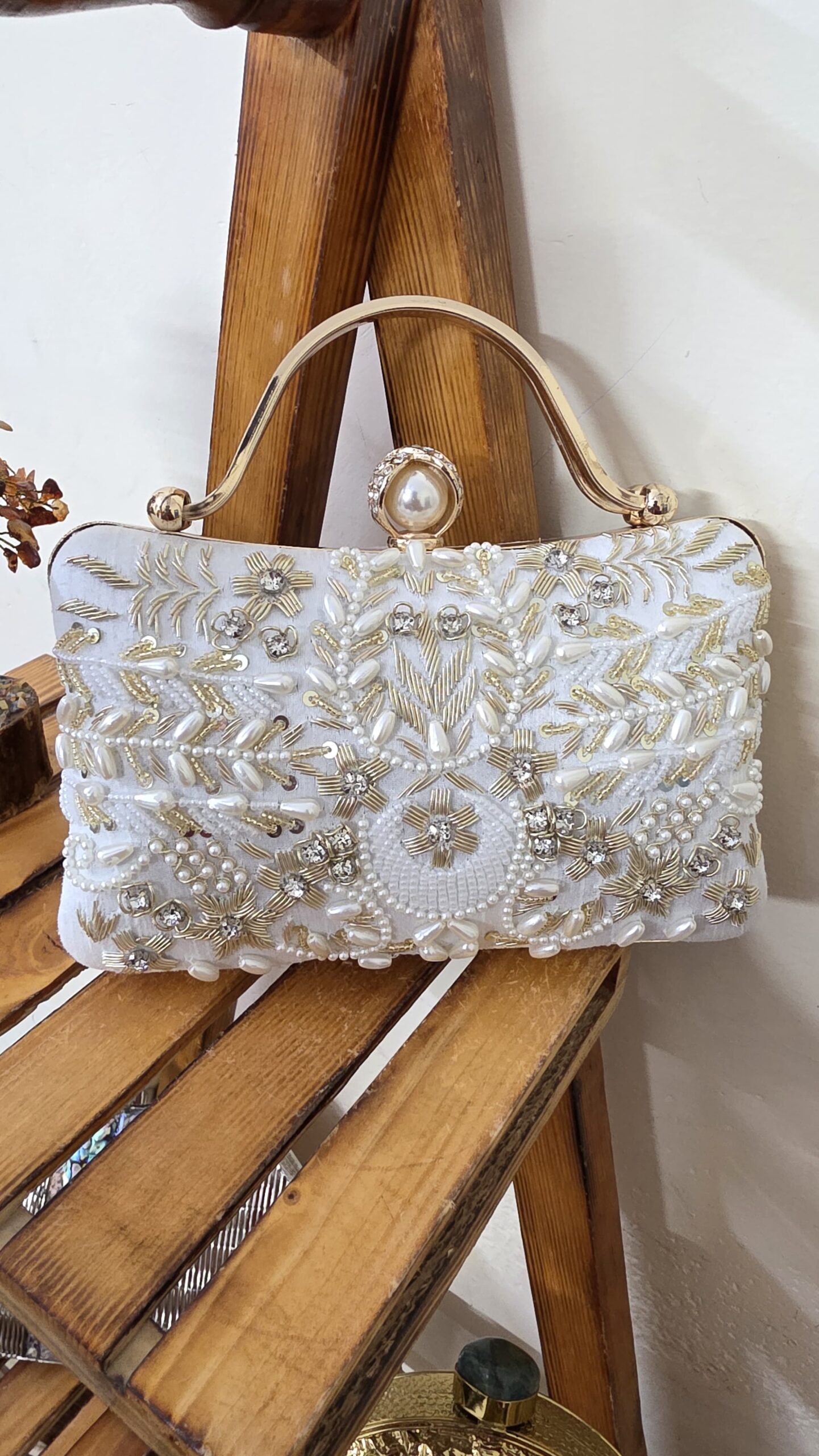 🤍 Regal Ivory Embroidered Handbag 🤍 - Image 2