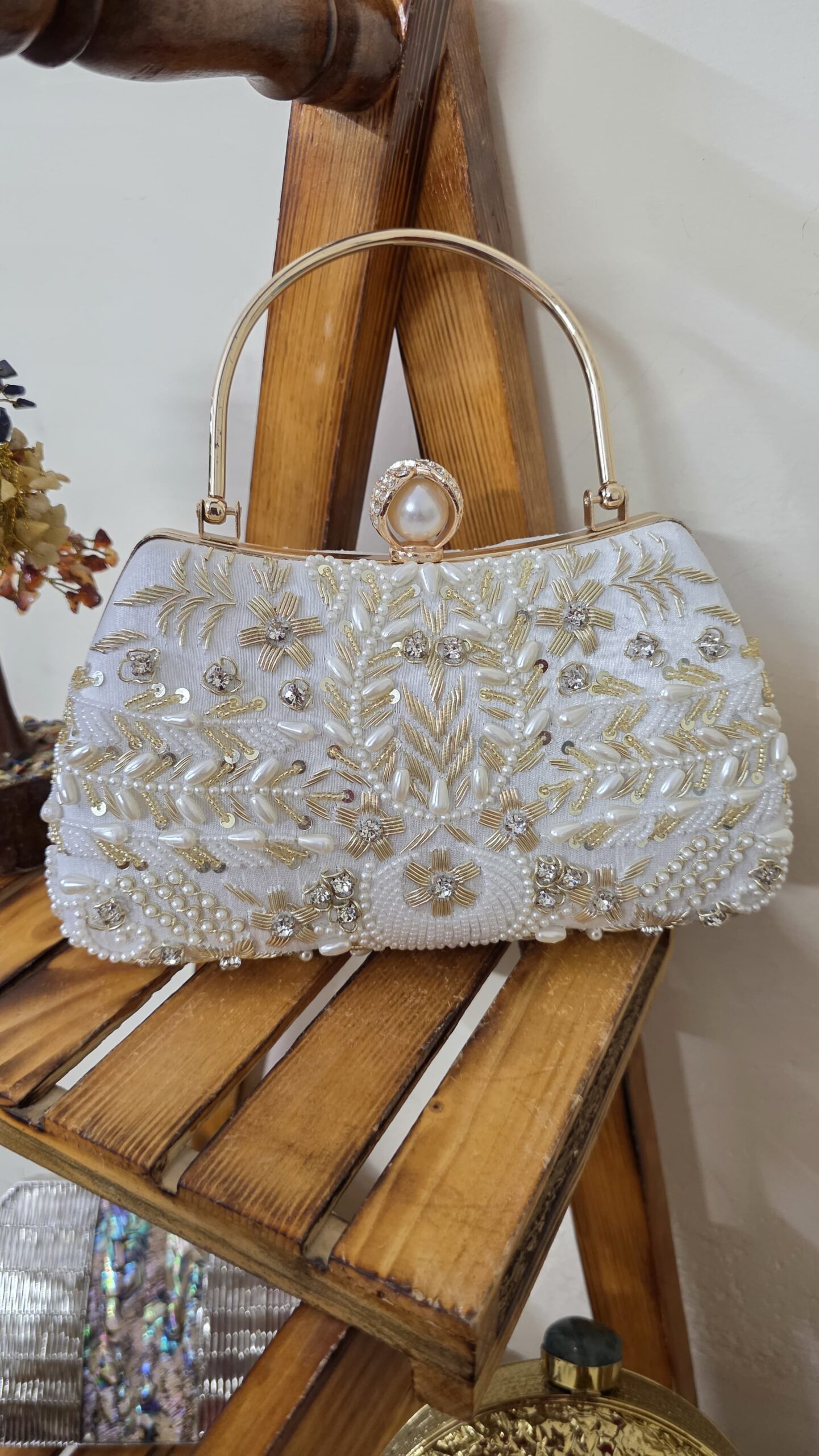 🤍 Regal Ivory Embroidered Handbag 🤍