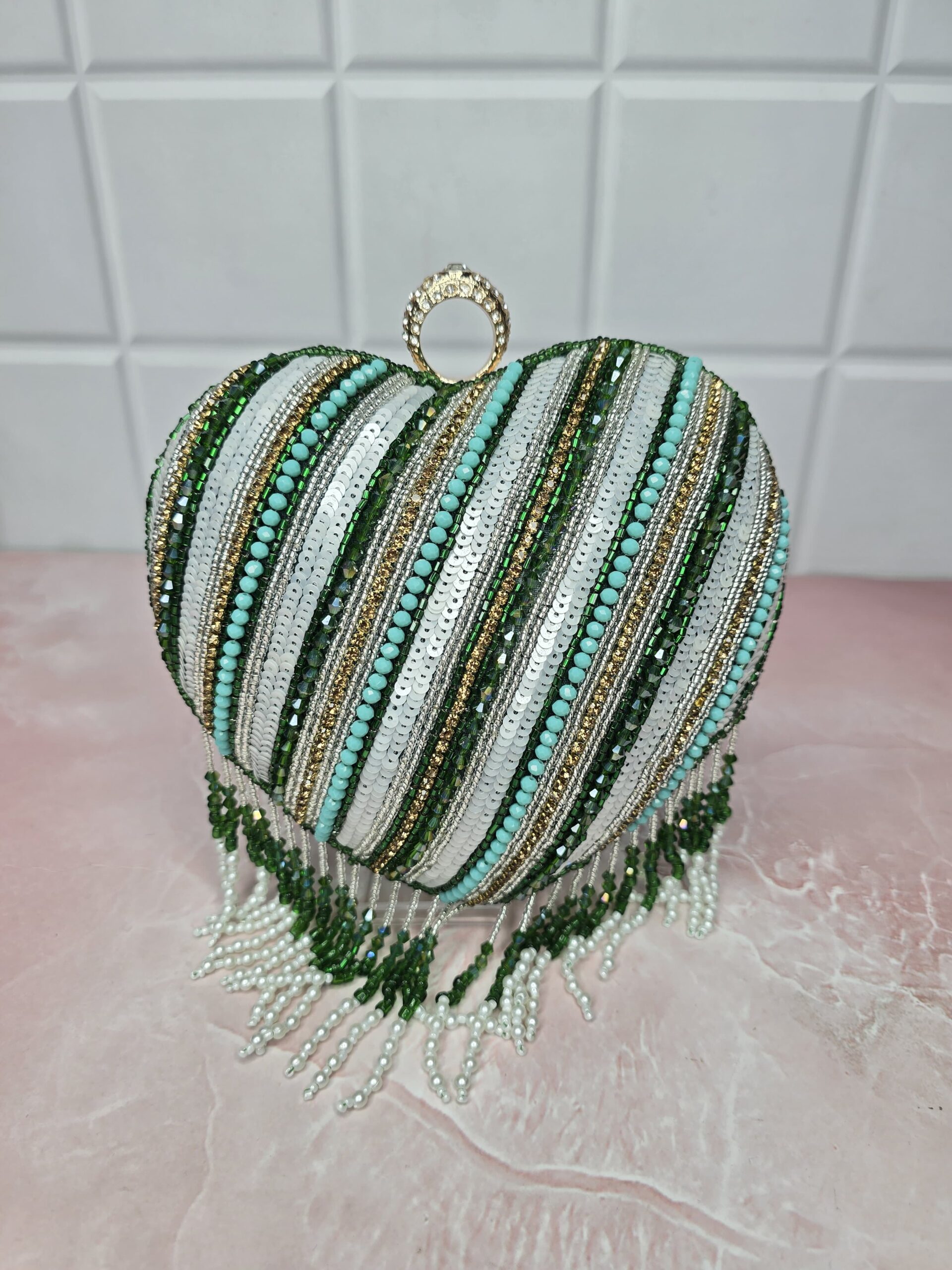 ❤️ Sparkling Heart Sequin Clutch ❤️ - Image 3